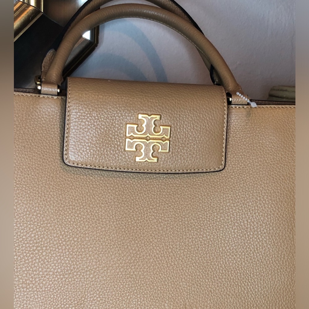 Tory Burch Britten tan pebbled leather satchel. - Picture 2 of 13